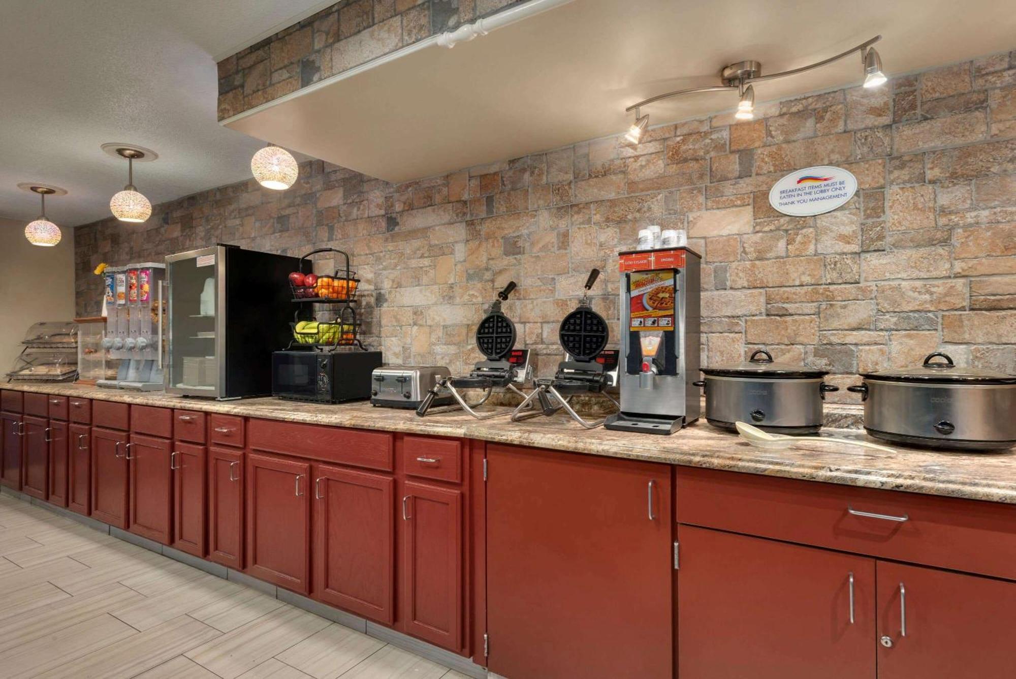 Baymont By Wyndham Muncie Near Ball State University Buitenkant foto